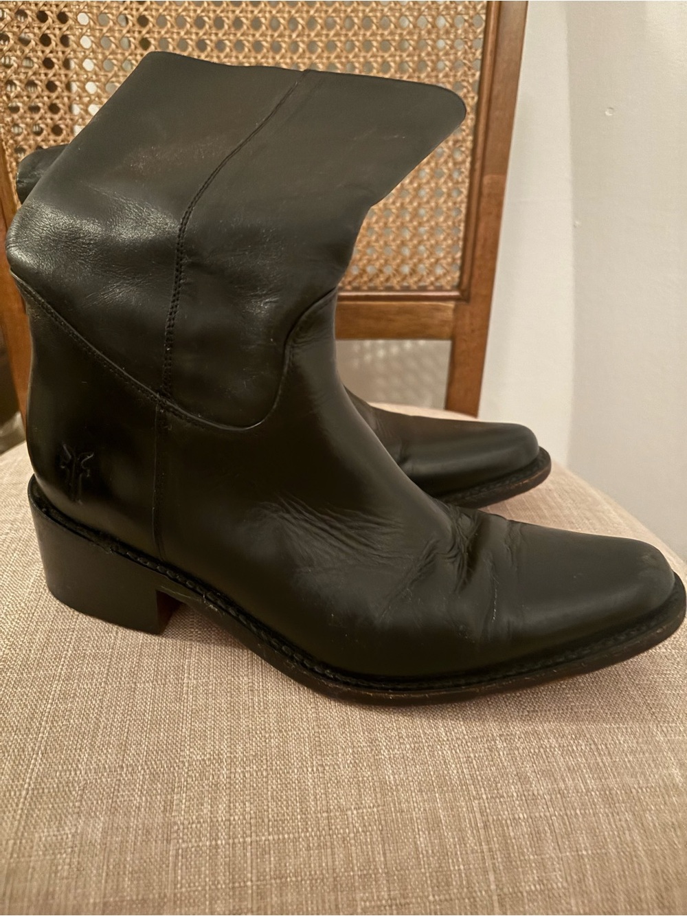 FRYE Women’s  Black Leather Boots sz 8